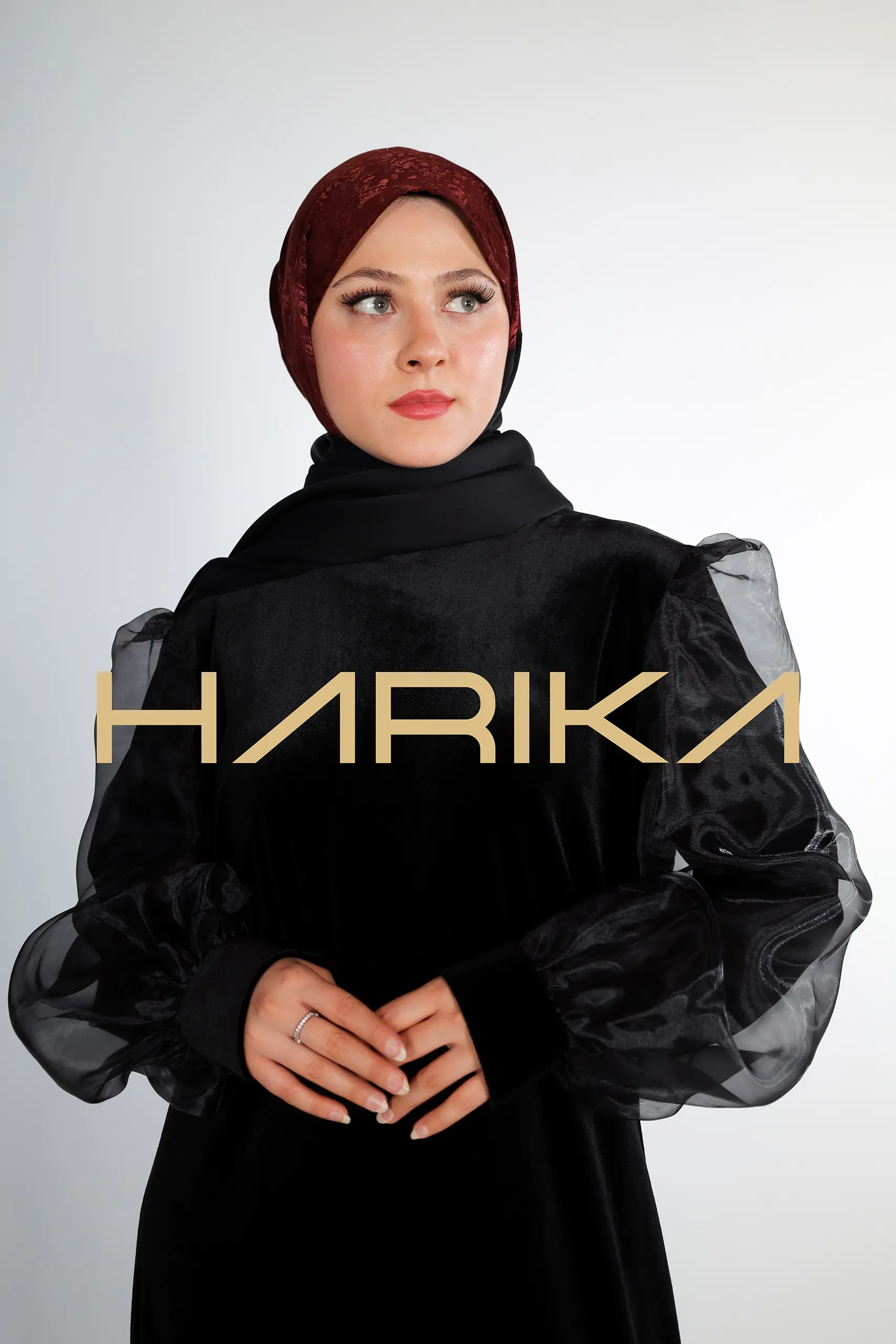 Elegant black velvet dress with organza sleeves - Image 3