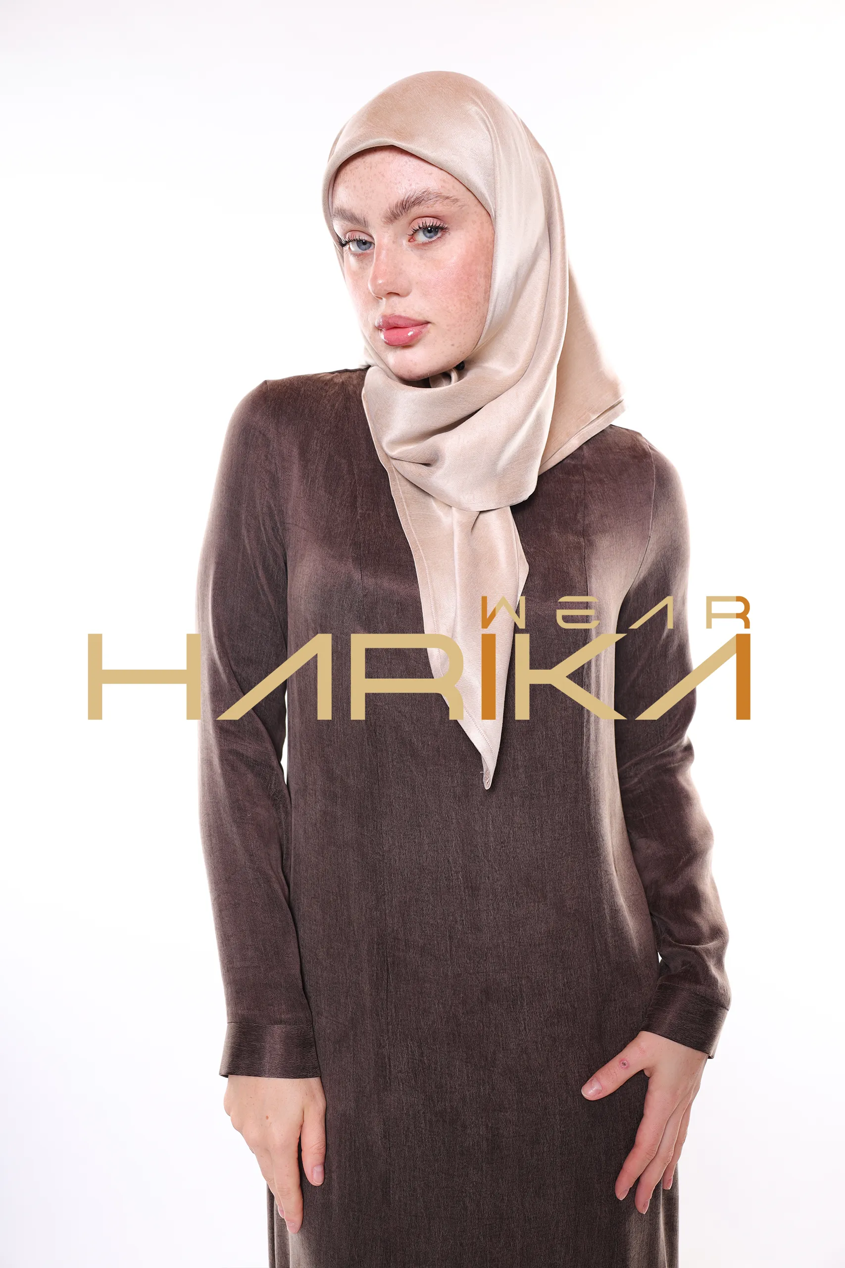 The Cobra Silk Dress – Everyday Elegance with a Practical Touch - Image 9
