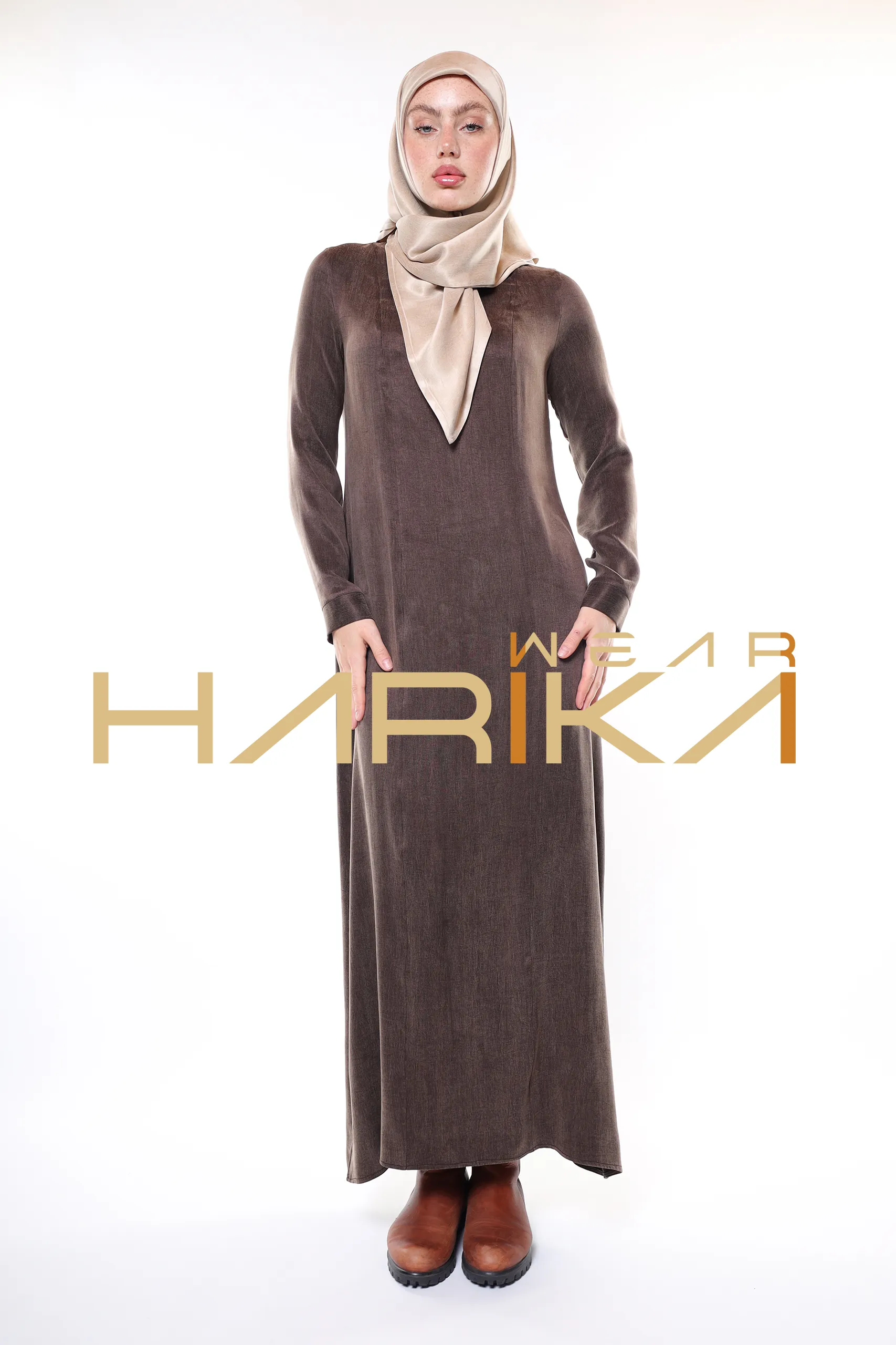 The Cobra Silk Dress – Everyday Elegance with a Practical Touch - Image 6