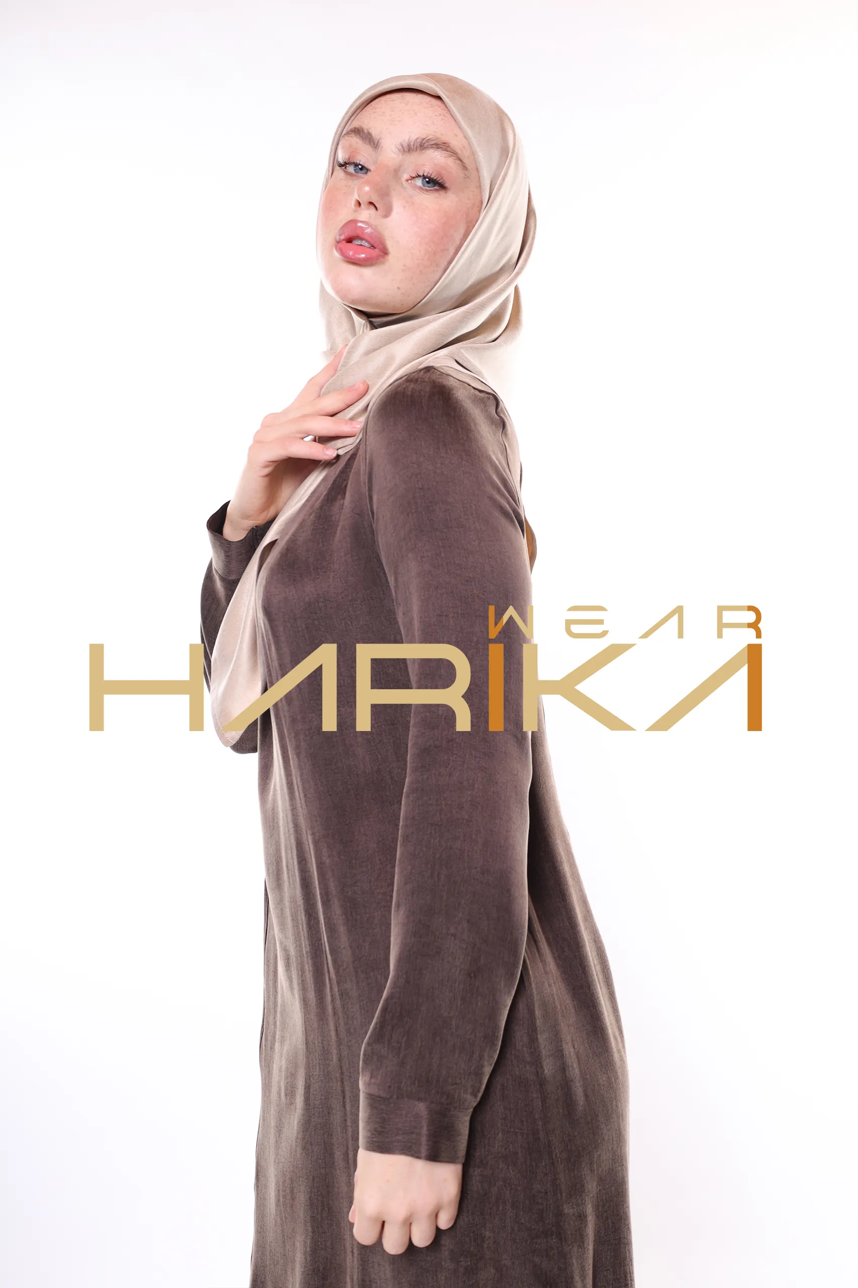 The Cobra Silk Dress – Everyday Elegance with a Practical Touch - Image 11