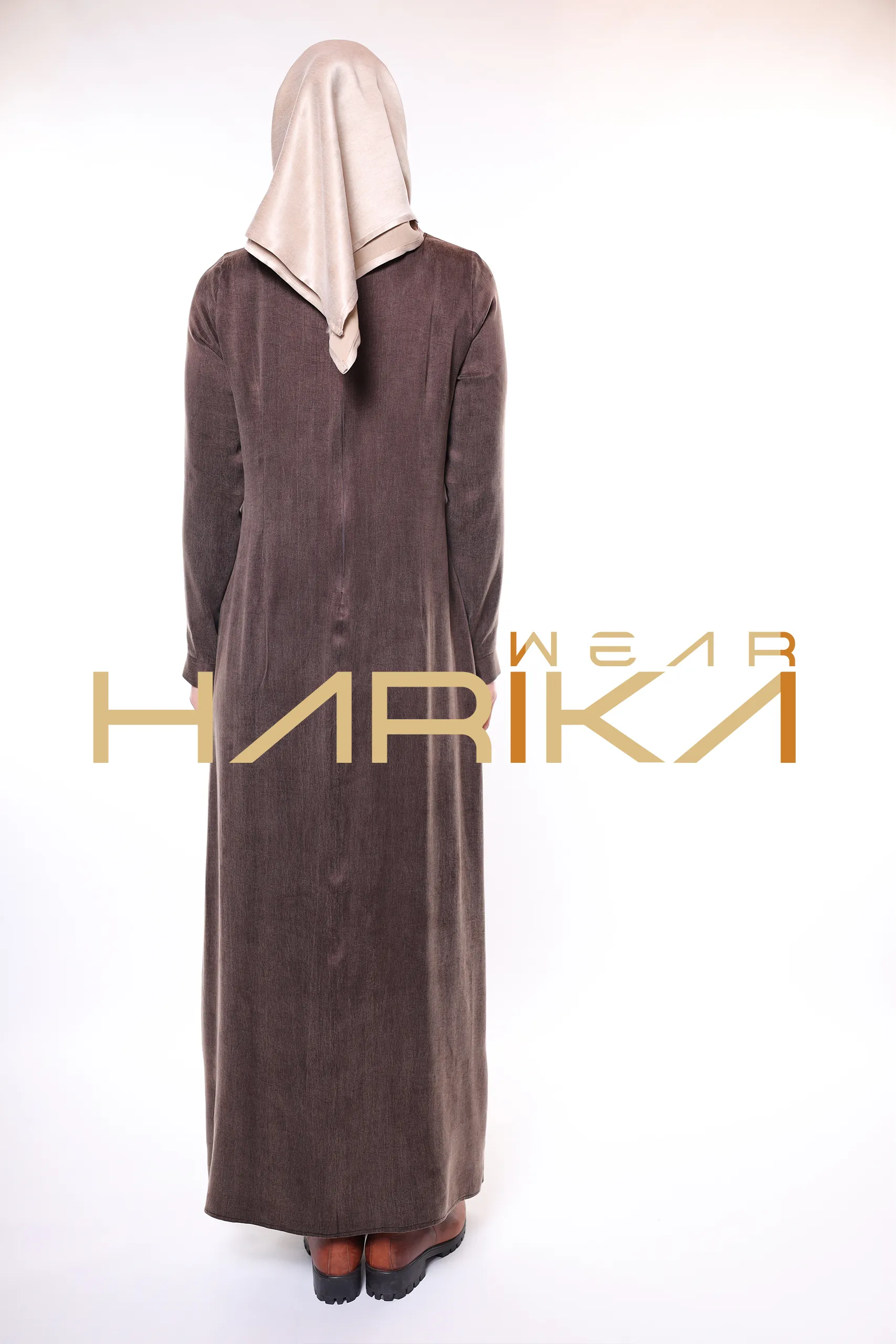 The Cobra Silk Dress – Everyday Elegance with a Practical Touch - Image 3