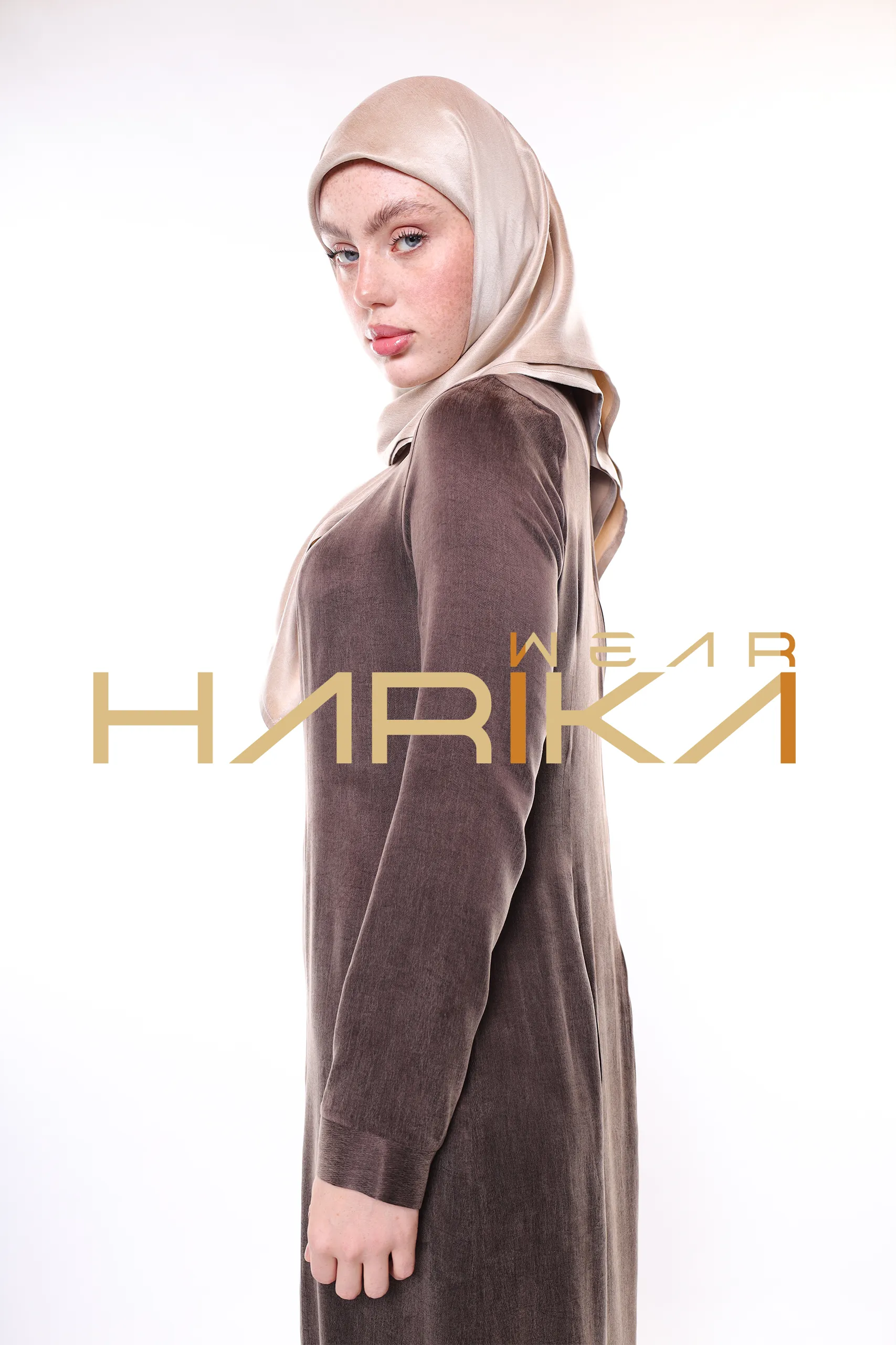 The Cobra Silk Dress – Everyday Elegance with a Practical Touch - Image 4