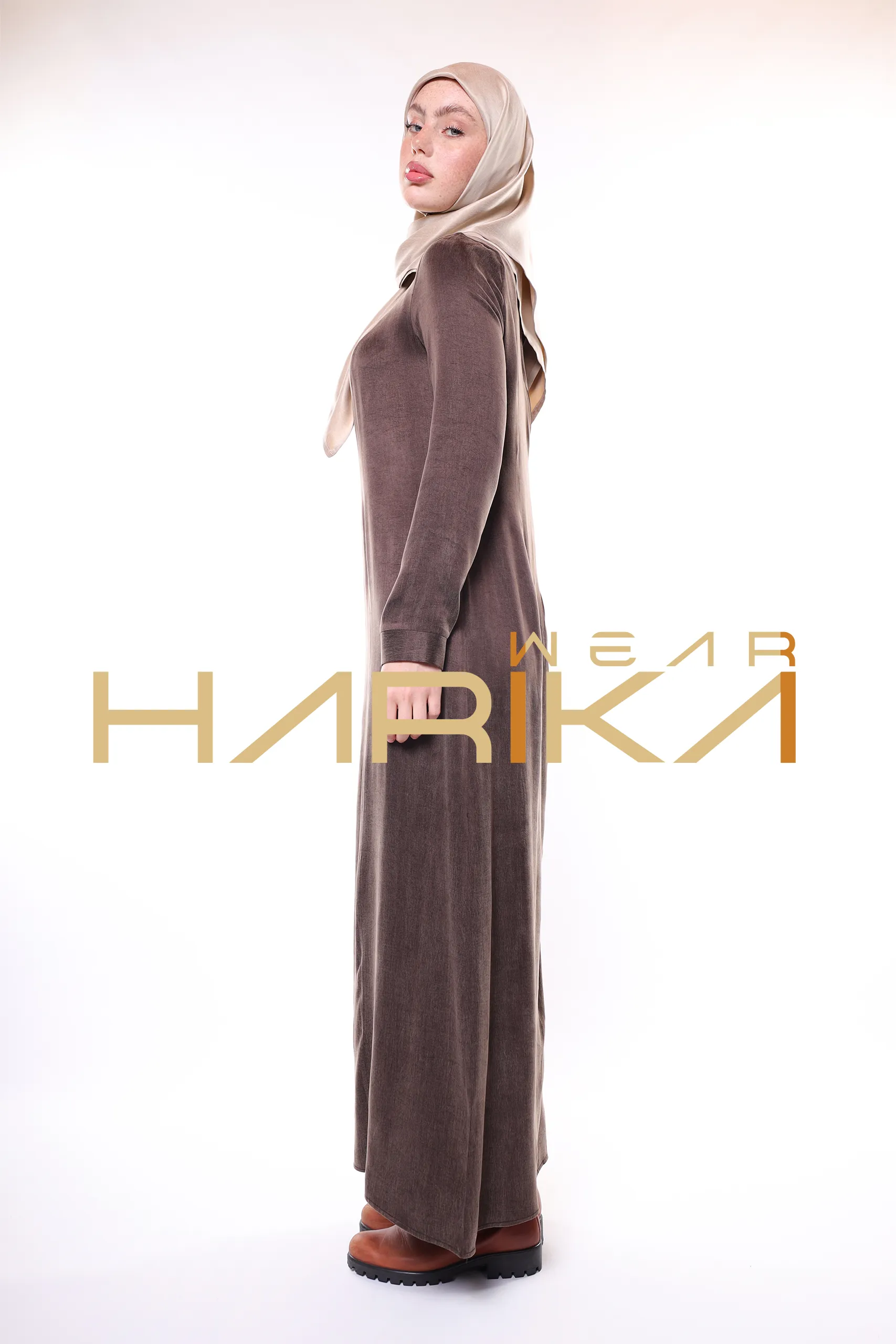 The Cobra Silk Dress – Everyday Elegance with a Practical Touch - Image 5