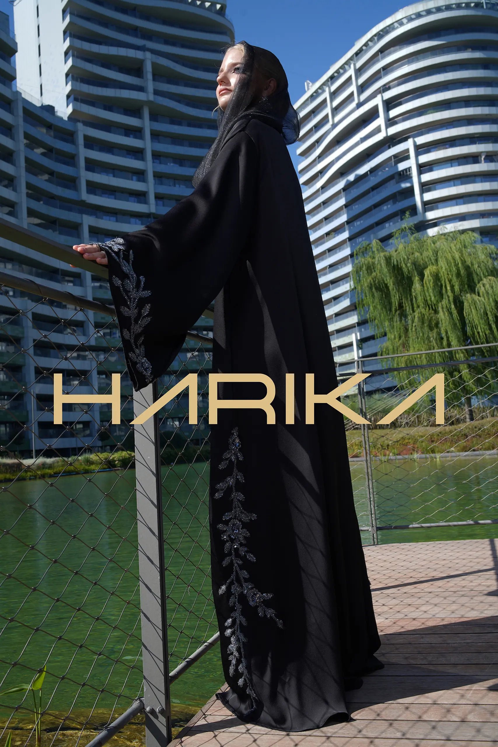 Abaya with flowers and crystals - Image 2