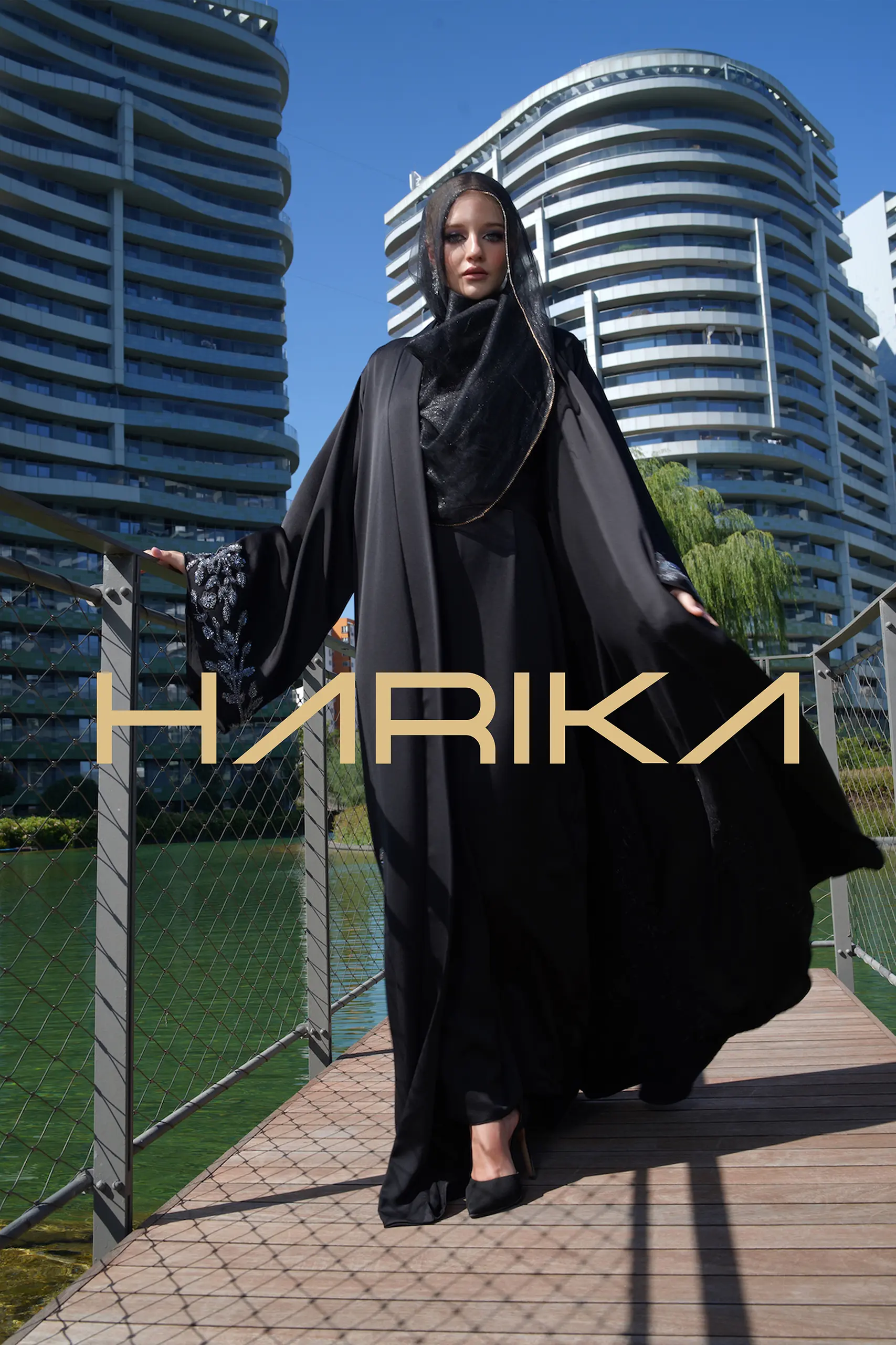 Abaya with flowers and crystals - Image 3
