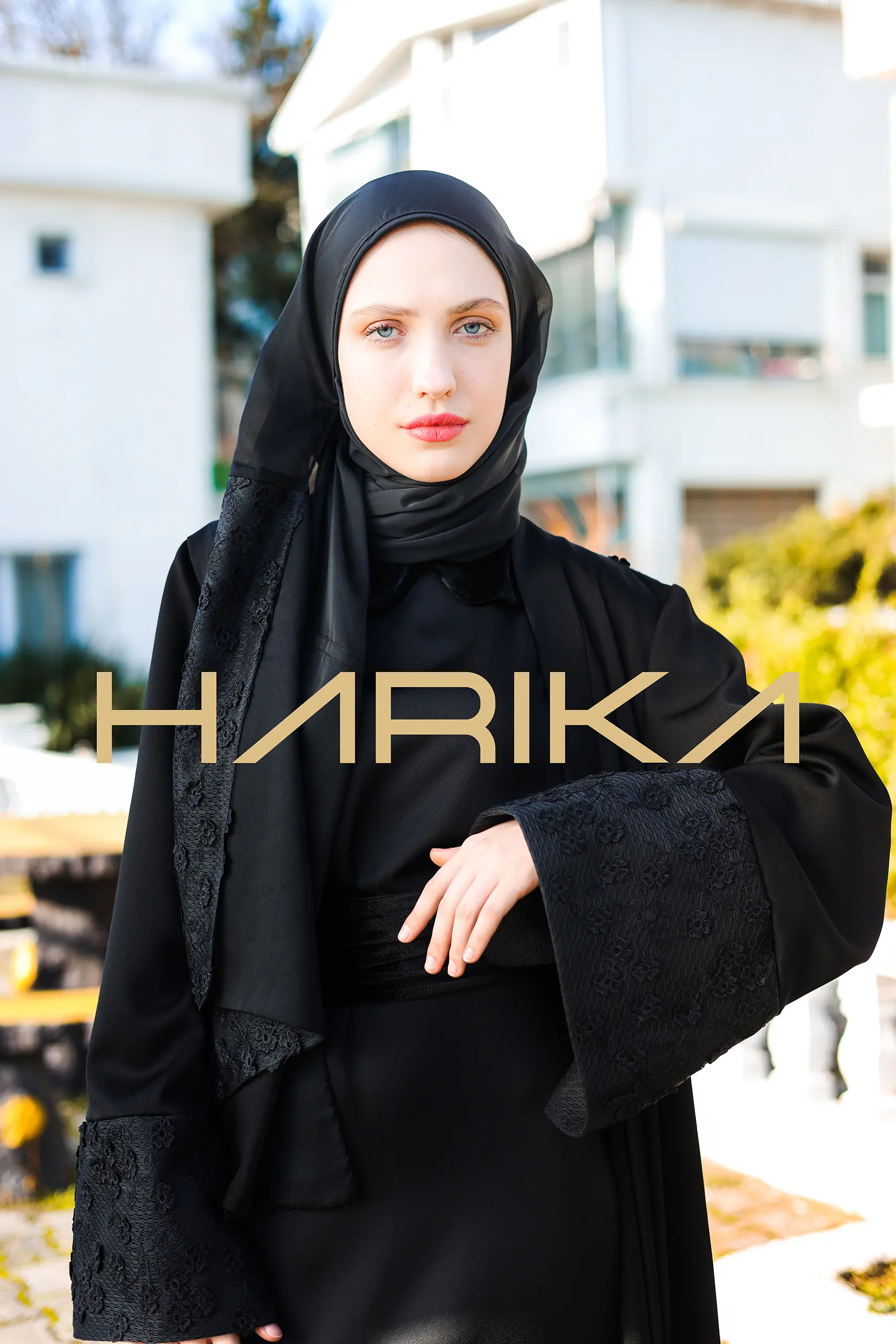Luxurious abaya with black rose patterns - Image 5