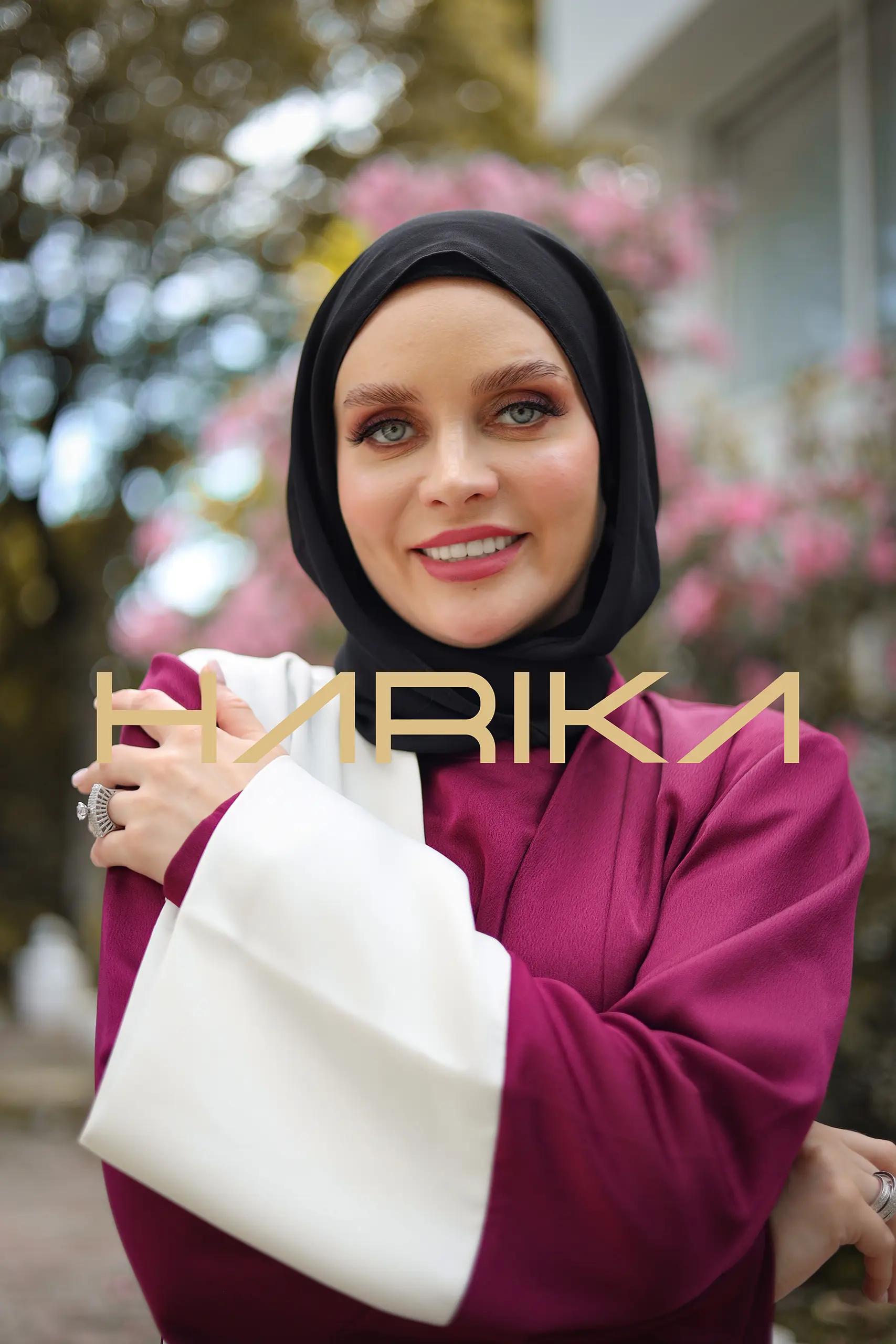 Practical and elegant two-tone silk crepe abaya (the dress is not included) - Image 9