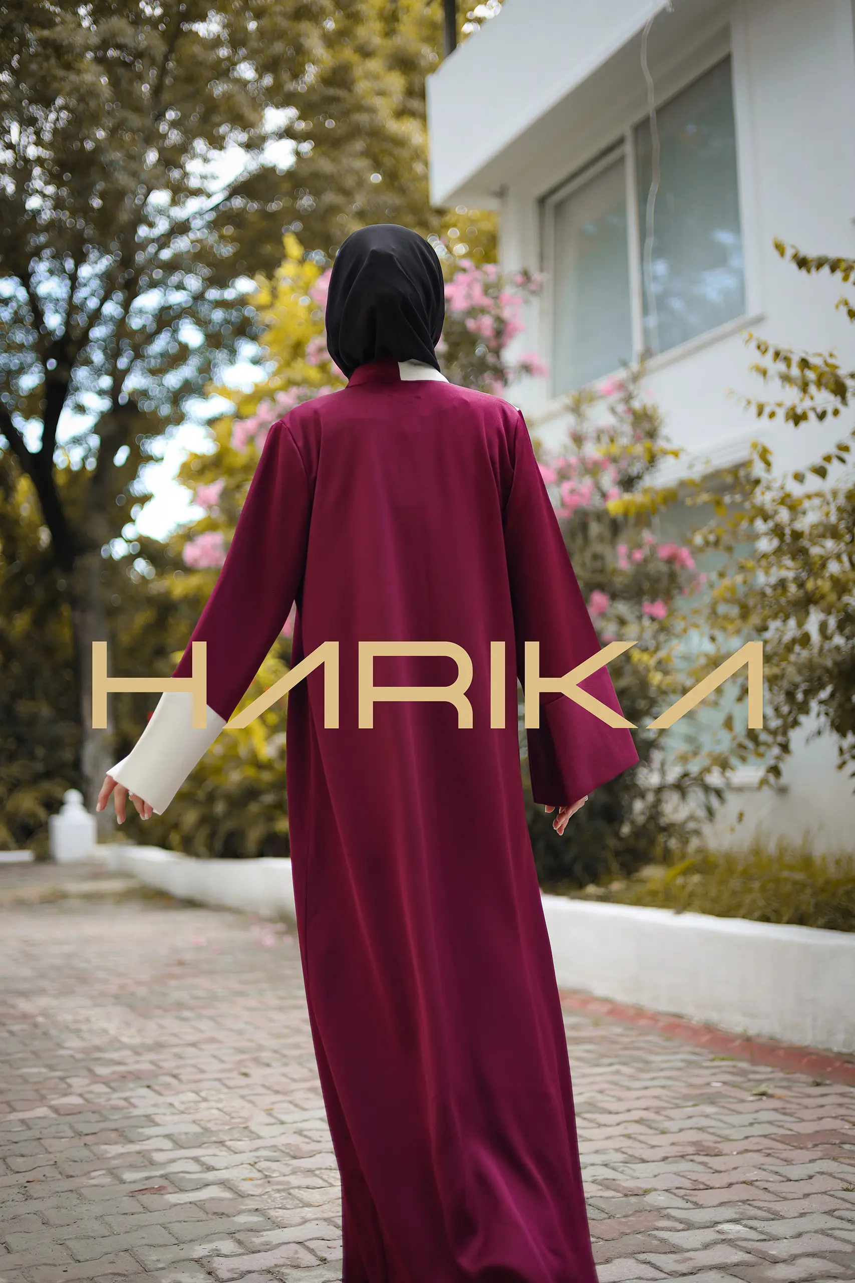 Practical and elegant two-tone silk crepe abaya (the dress is not included) - Image 8