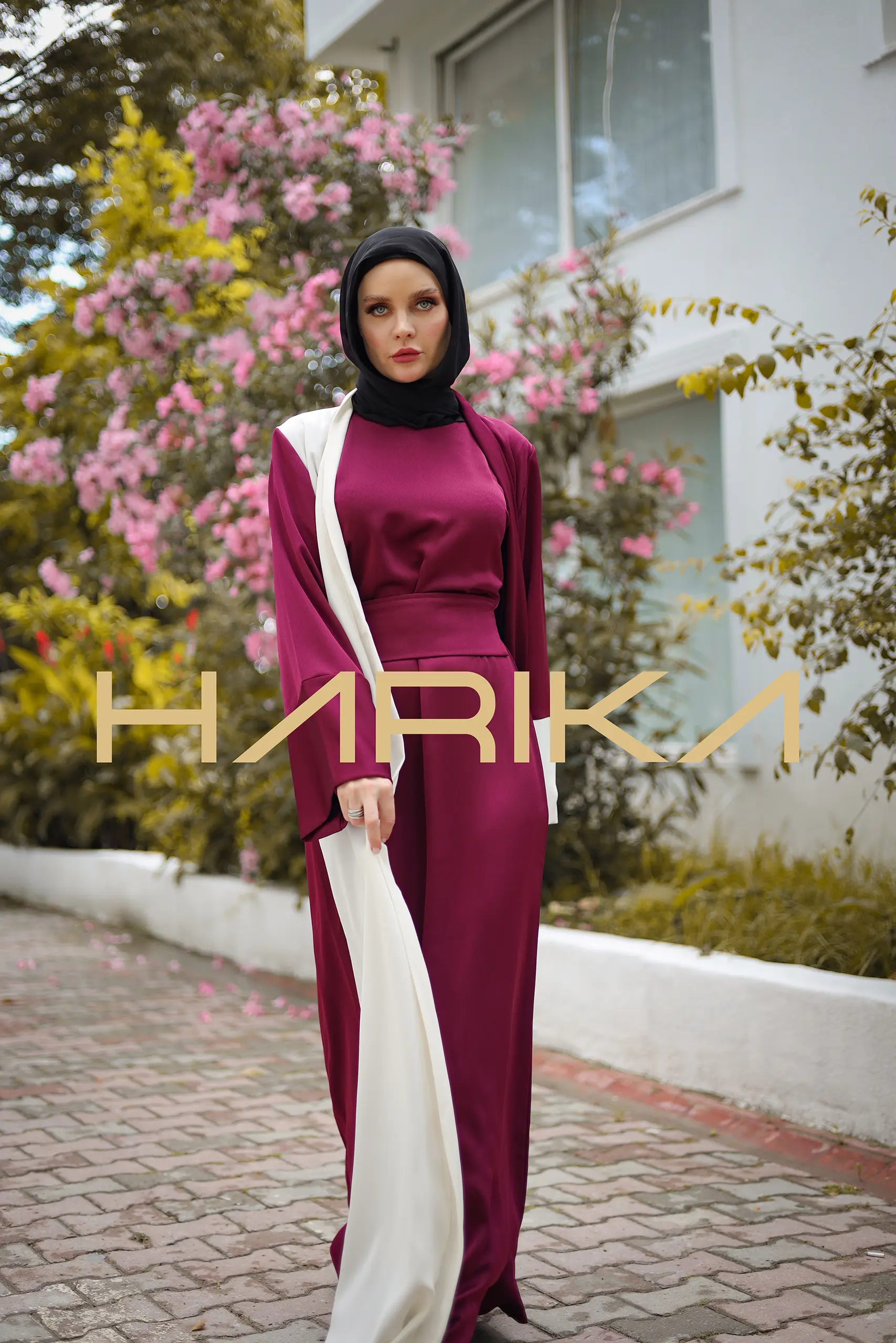 Practical and elegant two-tone silk crepe abaya (the dress is not included) - Image 6