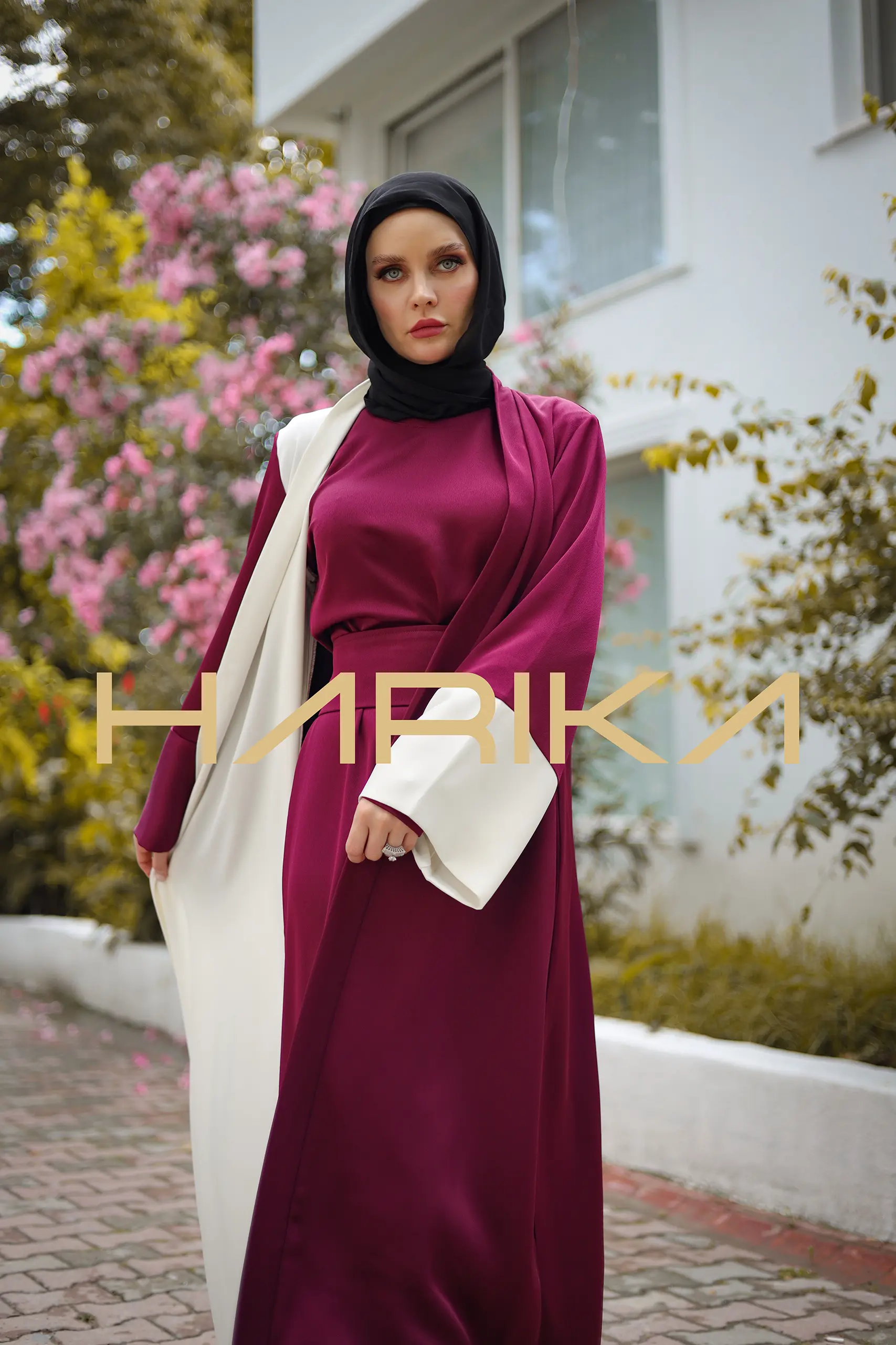 Practical and elegant two-tone silk crepe abaya (the dress is not included) - Image 5