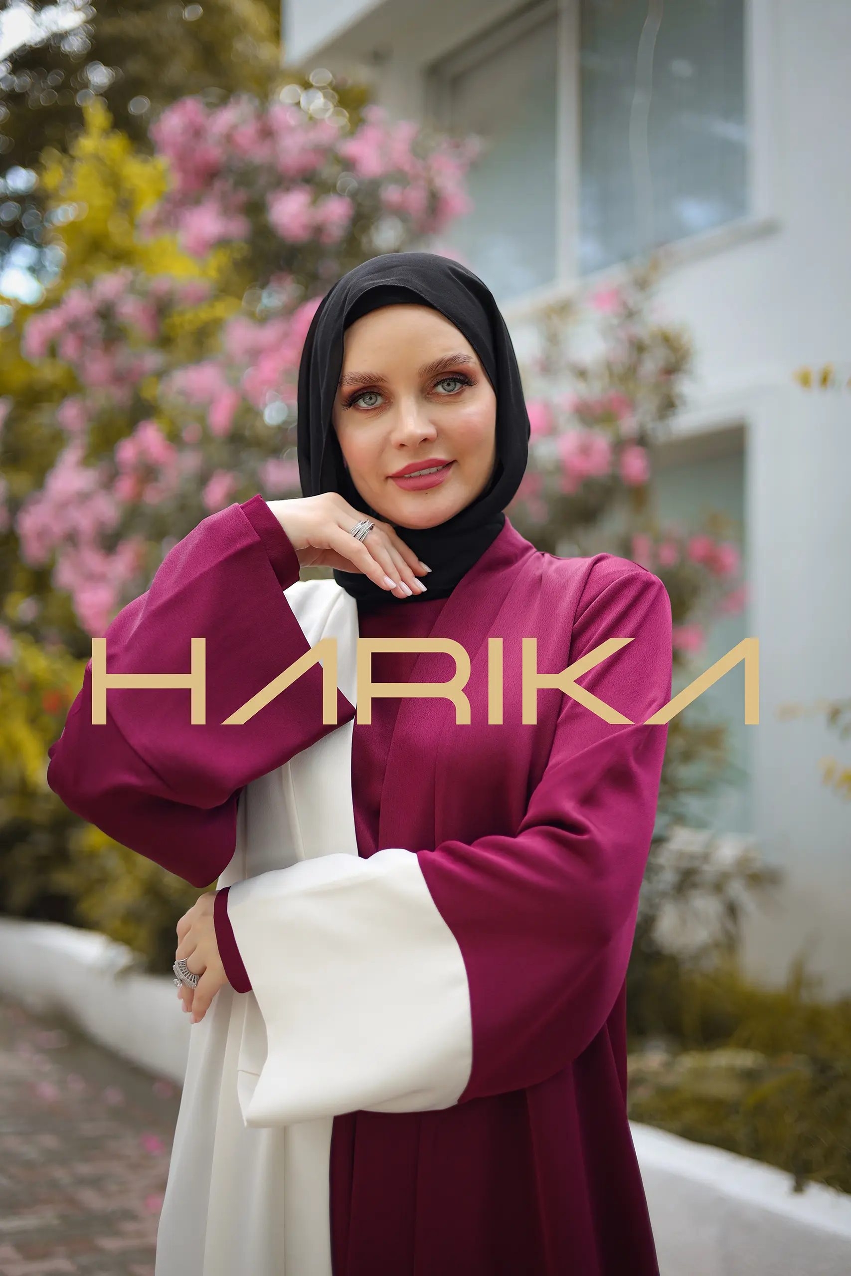 Practical and elegant two-tone silk crepe abaya (the dress is not included) - Image 4