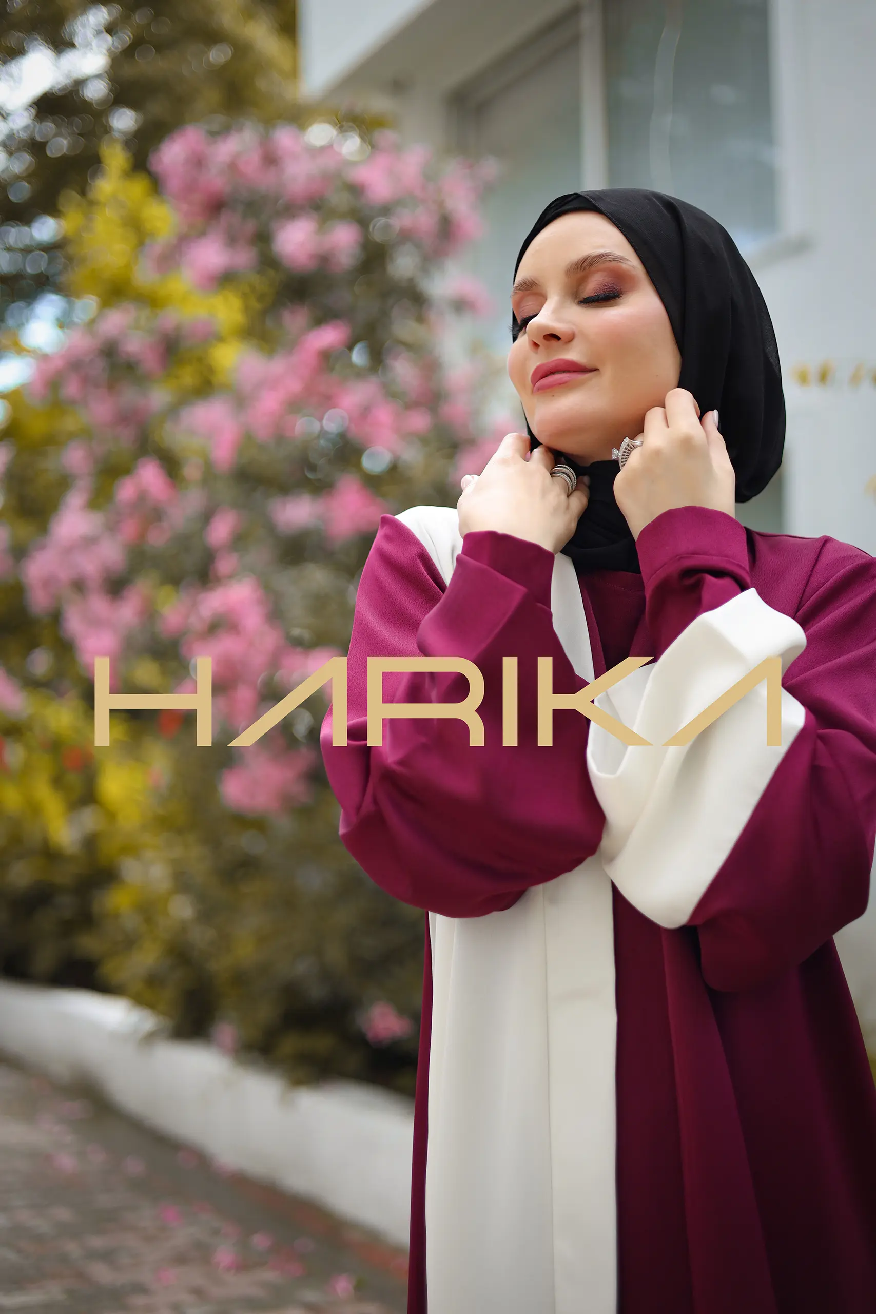 Practical and elegant two-tone silk crepe abaya (the dress is not included) - Image 3