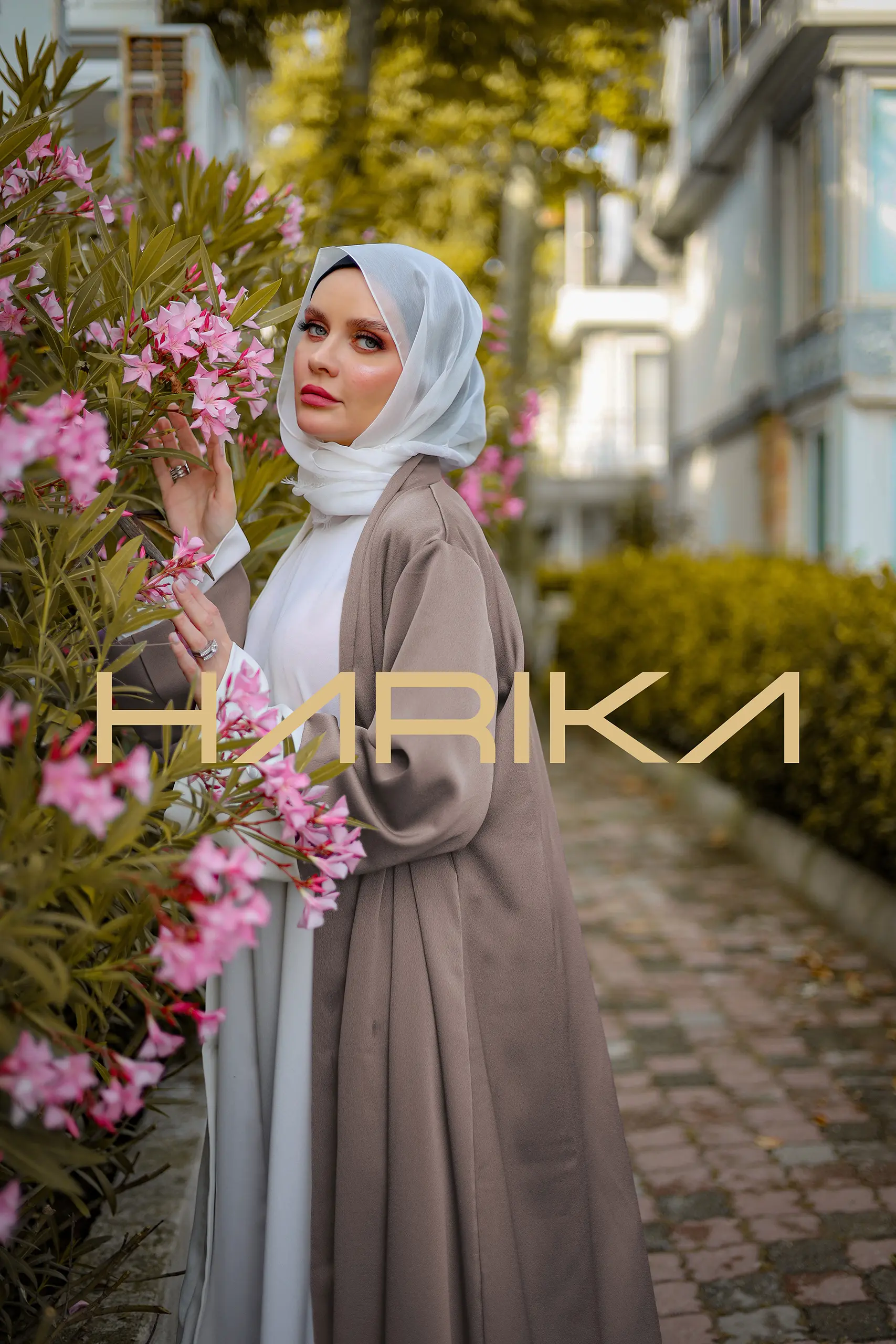 Practical and elegant two-tone silk crepe abaya (the dress is not included) - Image 7