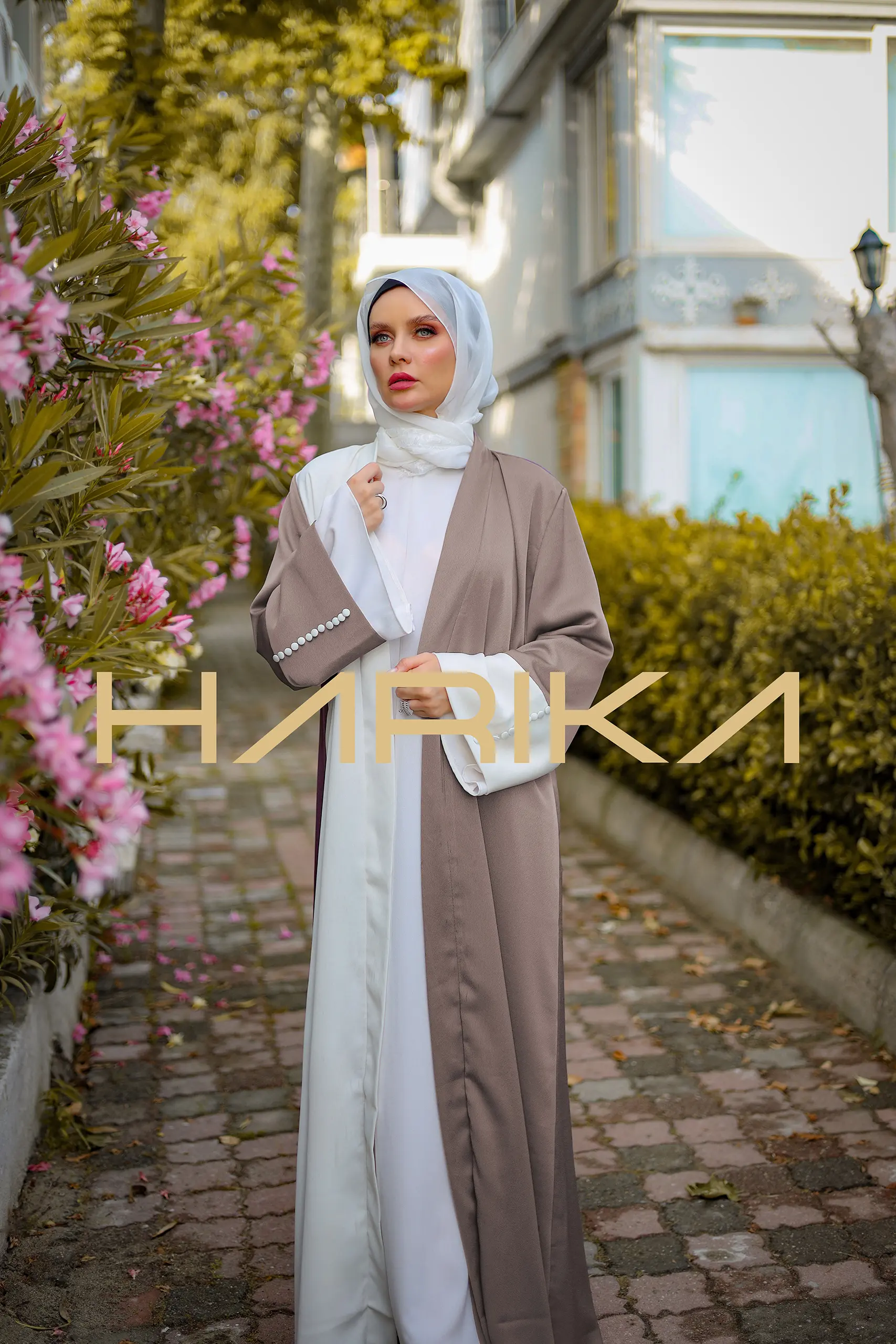 Practical and elegant two-tone silk crepe abaya (the dress is not included) - Image 3