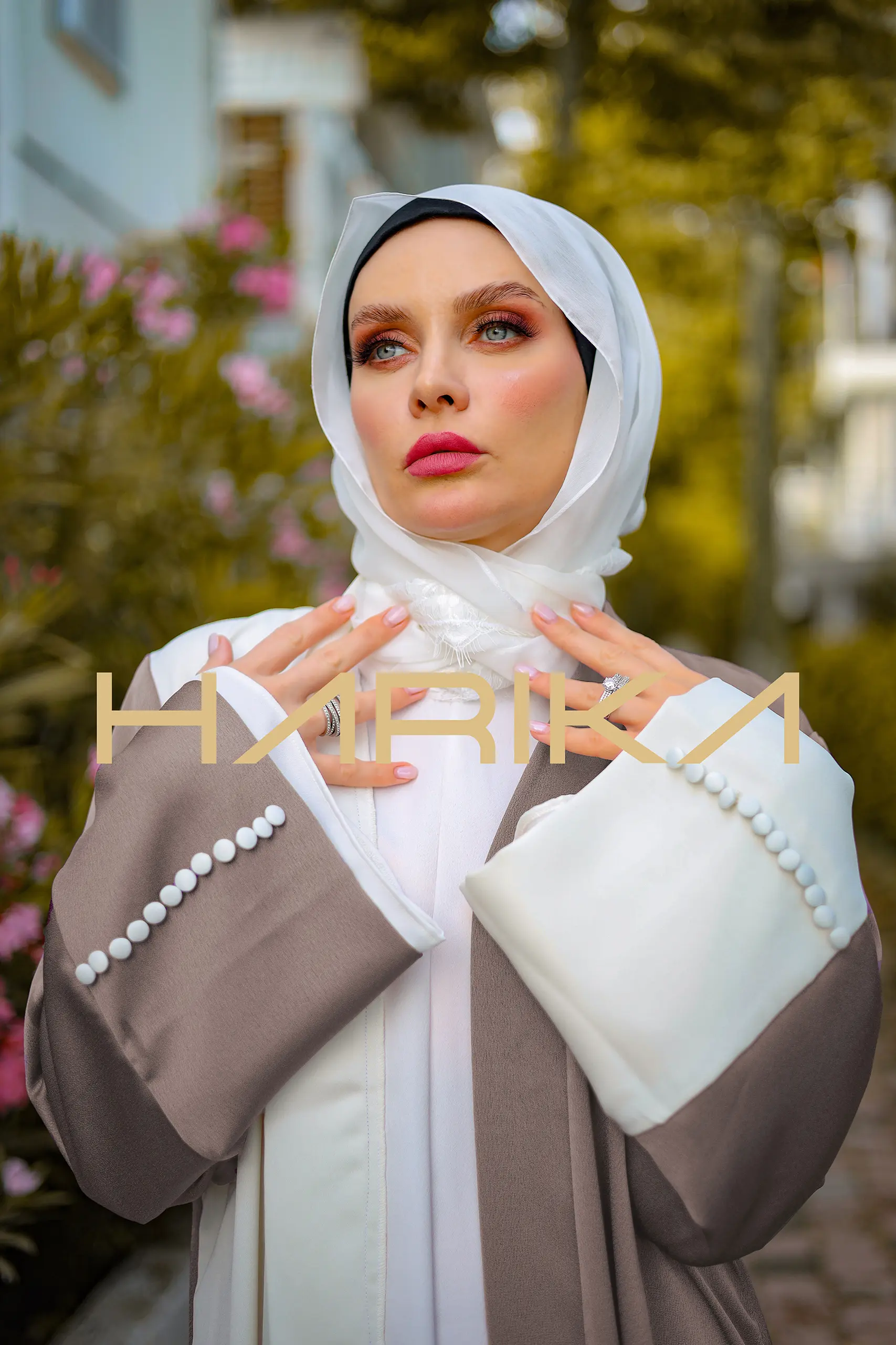 Practical and elegant two-tone silk crepe abaya (the dress is not included)