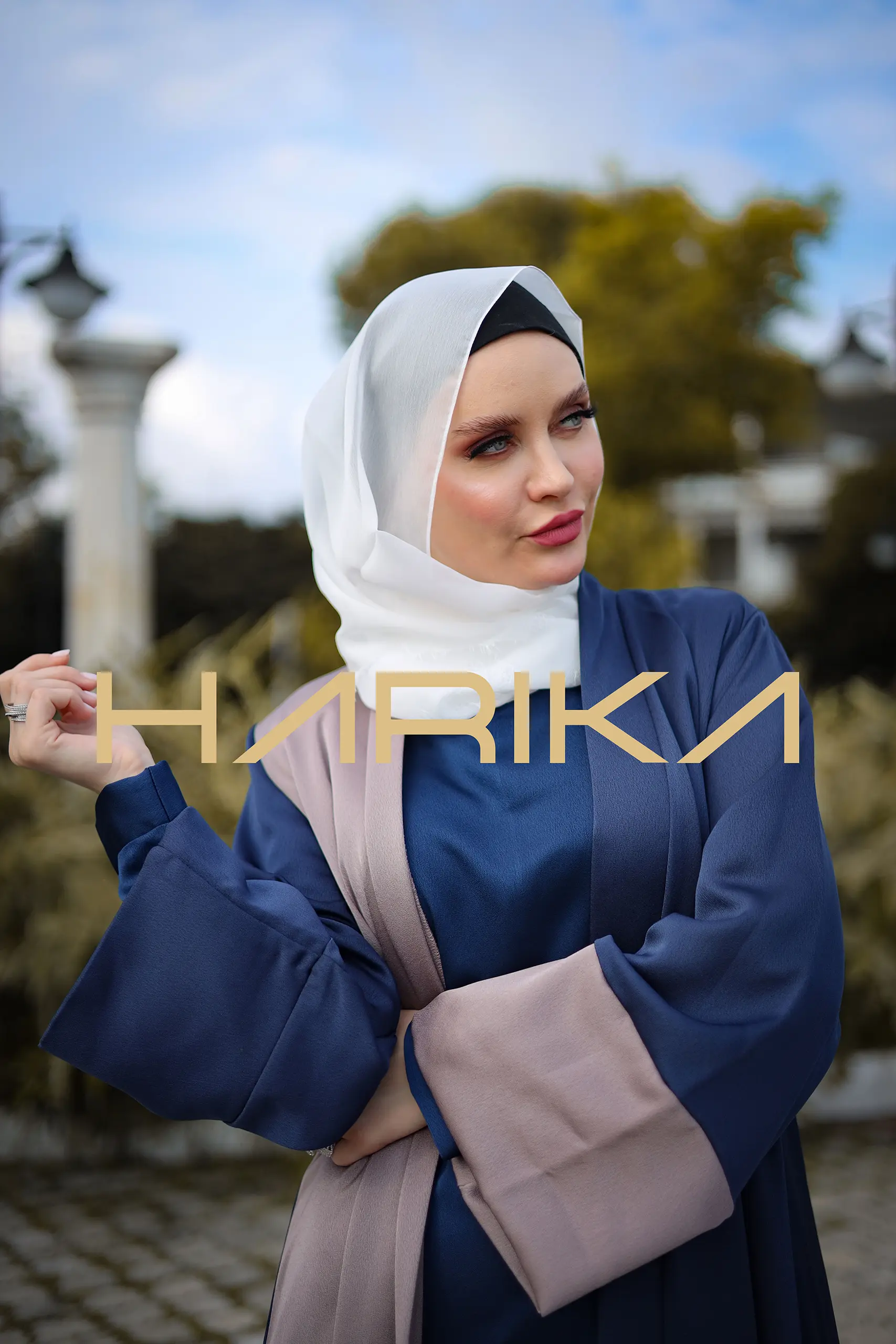 Practical and elegant two-tone silk crepe abaya (the dress is not included) - Image 7