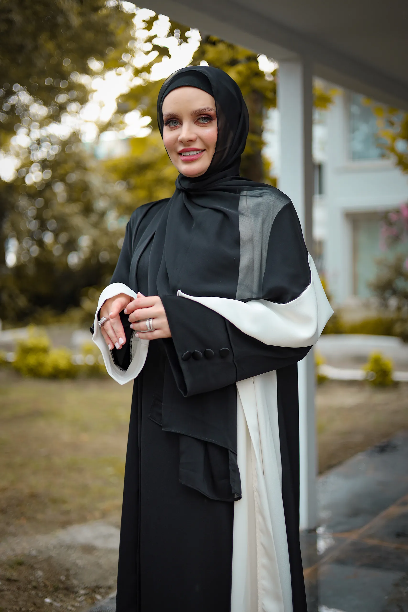 Practical and elegant two-tone silk crepe abaya (the dress is not included) - Image 6