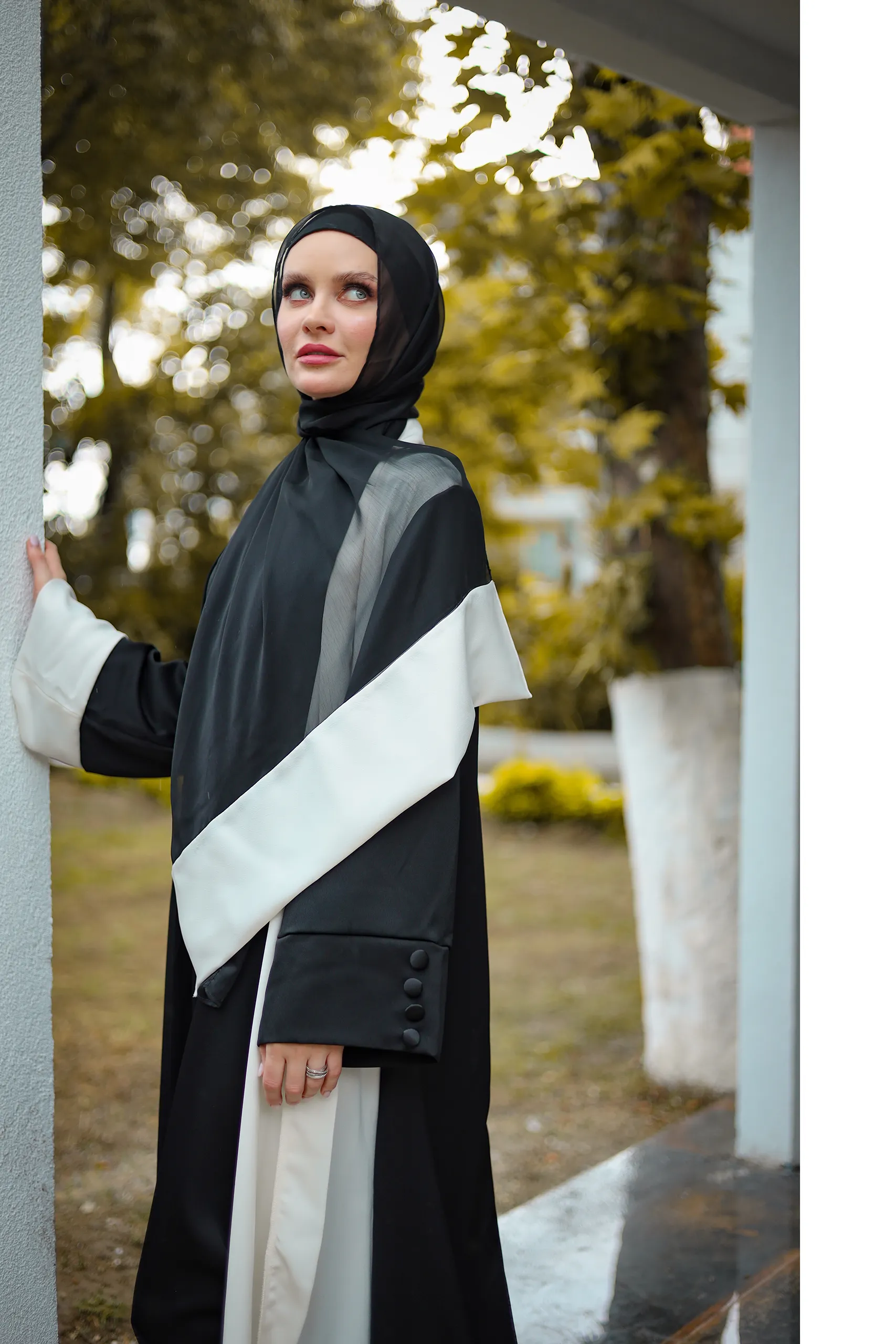 Practical and elegant two-tone silk crepe abaya (the dress is not included) - Image 2