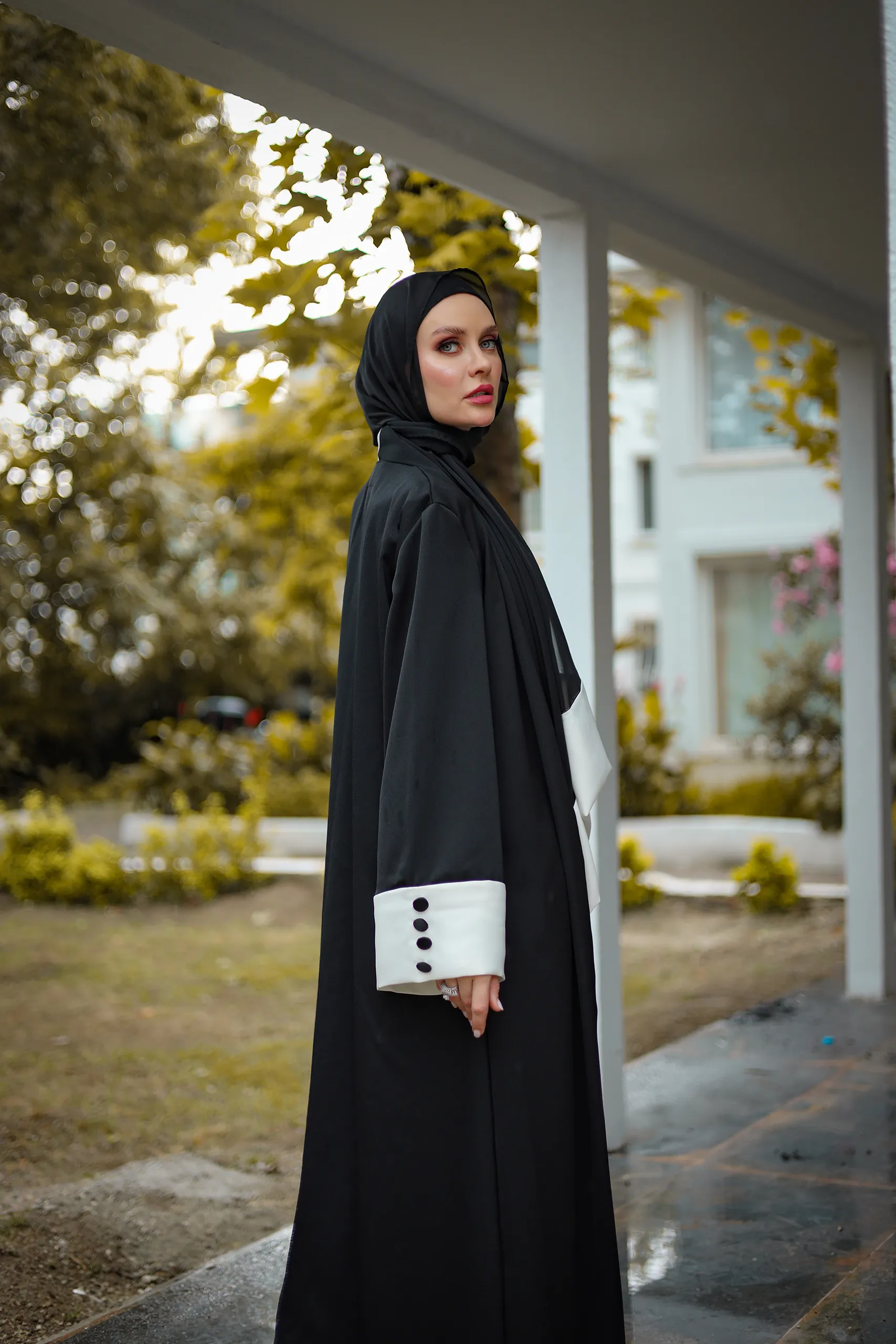 Practical and elegant two-tone silk crepe abaya (the dress is not included) - Image 4