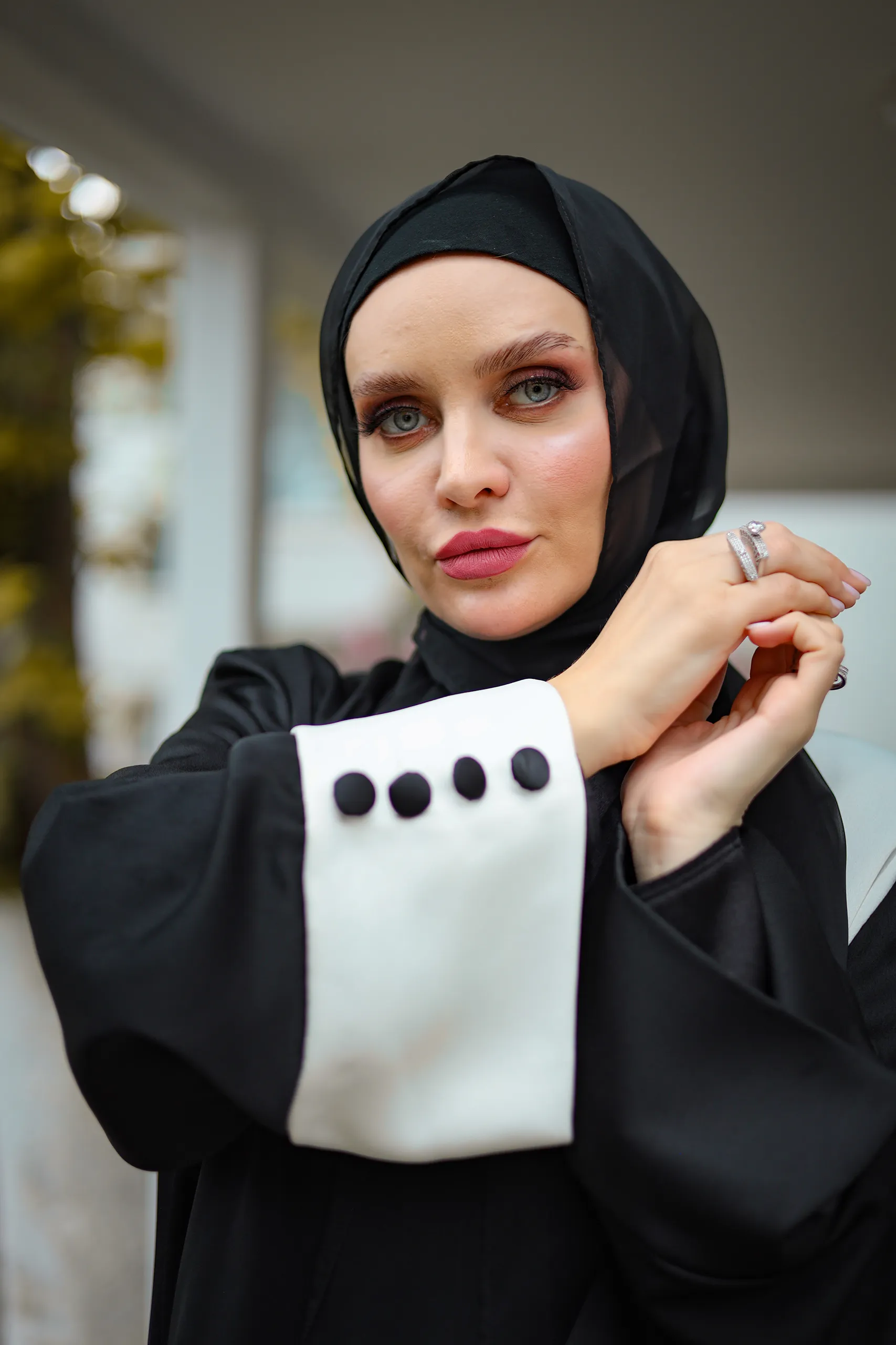 Practical and elegant two-tone silk crepe abaya (the dress is not included)