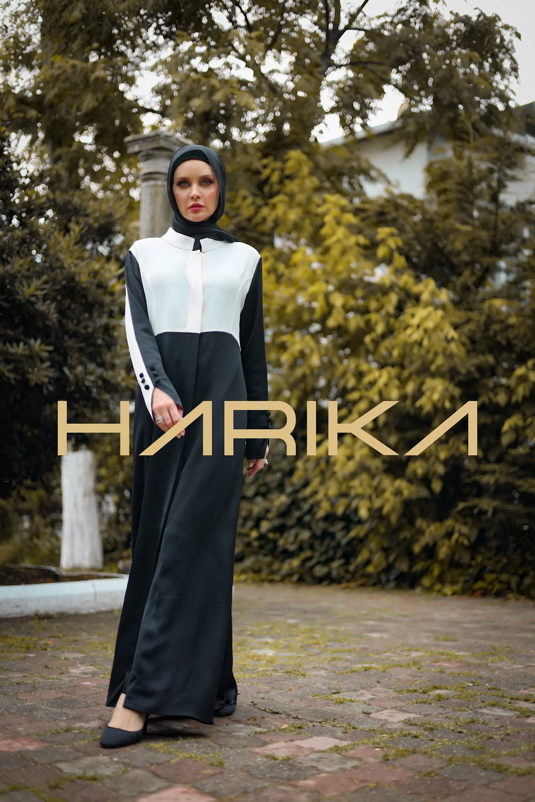 Practical and elegant two-tone silk crepe abaya - Image 8