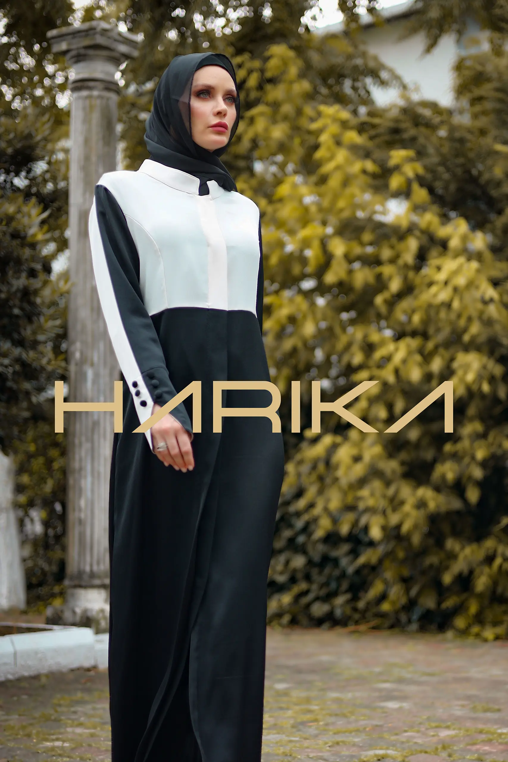 Practical and elegant two-tone silk crepe abaya - Image 7